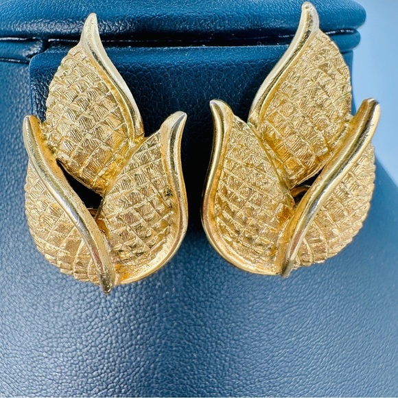 Coro Jewelry - Vintage Coro Clip Leaf Earrings Signed Gold Tone Flame Mid Century 1960s Estate